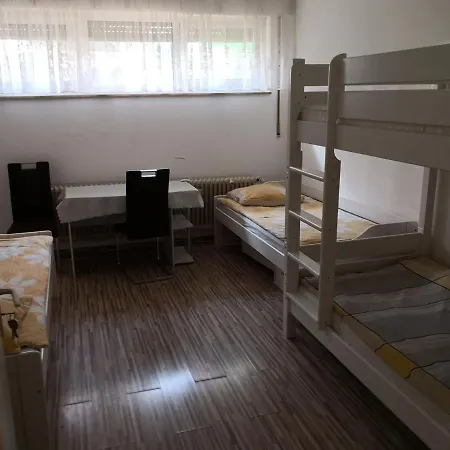 Guest house 3 Monteurzimmer Als Wohngemeinschaft Zur Selbstversorgung