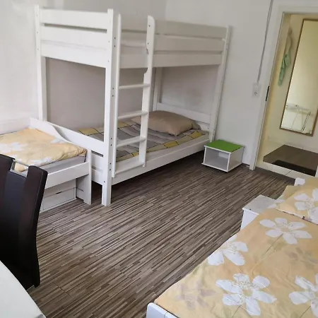 게스트하우스 3 Monteurzimmer Als Wohngemeinschaft Zur Selbstversorgung 5*